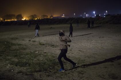 A Calais scoppia la rivolta nella "giungla" 19
