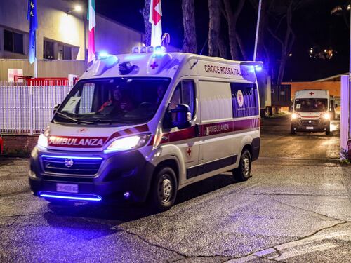 Disabile rom giù dalla finestra. E la famiglia accusa gli agenti