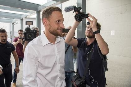 Juventus, visite mediche per Höwedes 5