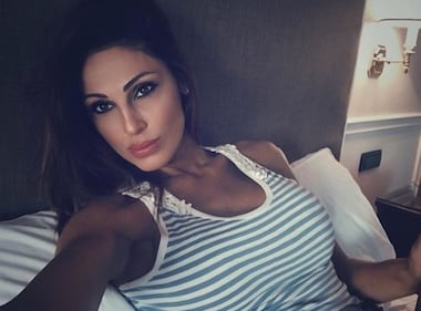 Anna Tatangelo sexy a letto 3