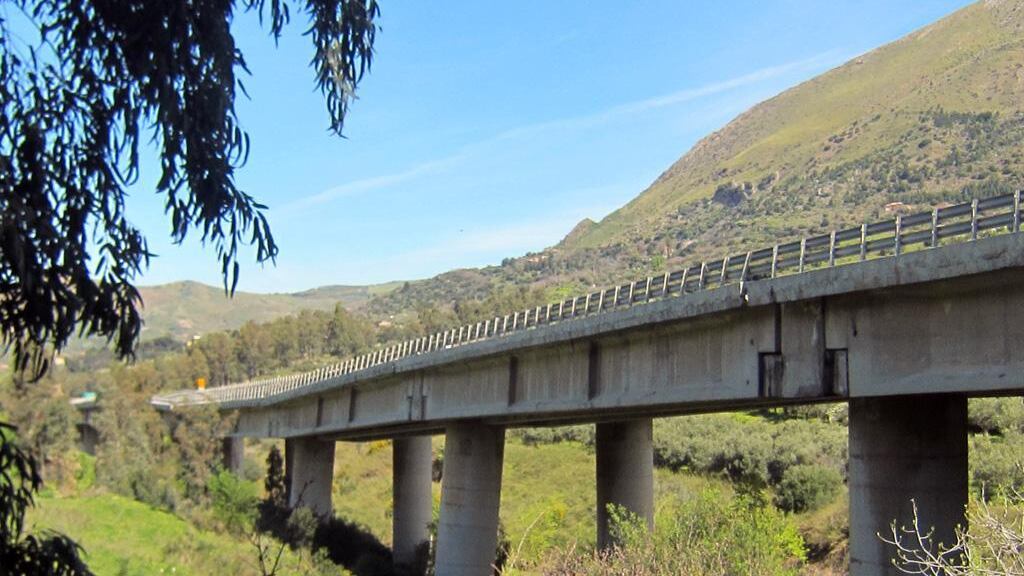 Cede un pilone dell'A19. L'ennesimo crollo nelle strade siciliane