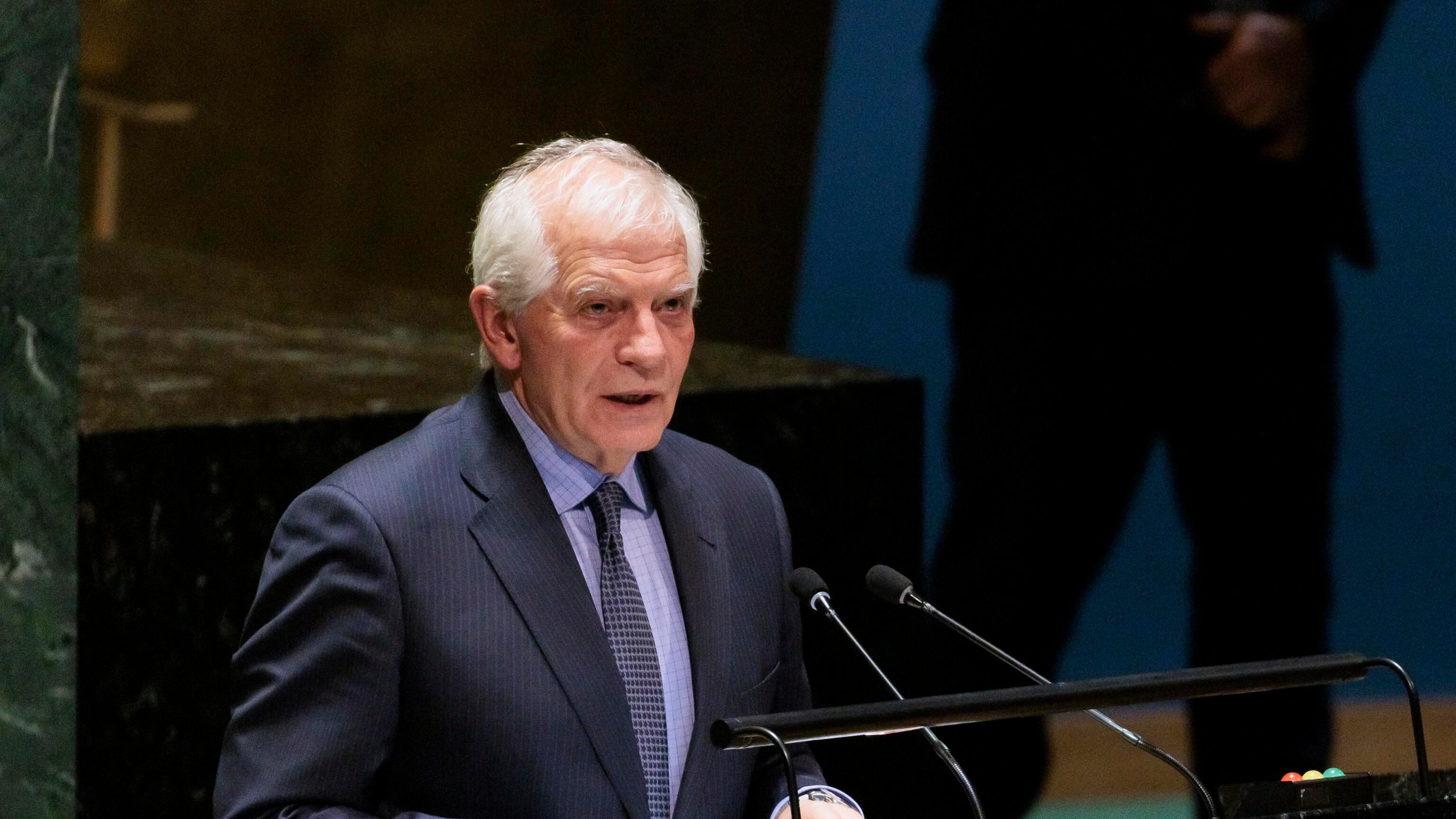 L'allarme di Borrell: "L'immigrazione può disgregare l'Europa"