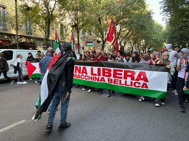 Milano, slogan e bandiere pro Palestina 1