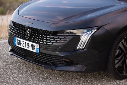 Nuova Peugeot 508 2023: guarda le foto  13