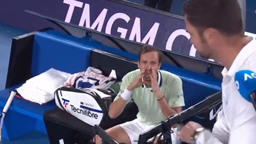 La furia di Medvedev contro l'arbitro: ecco cosa gli ha detto