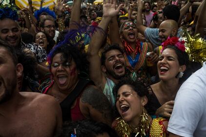 Brasile: nella capitale i festeggiamenti del Carnevale fra eccessi, musica e colori  5