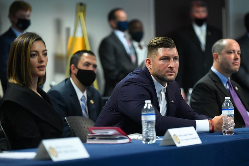 Tim Tebow Bill Barr 2020