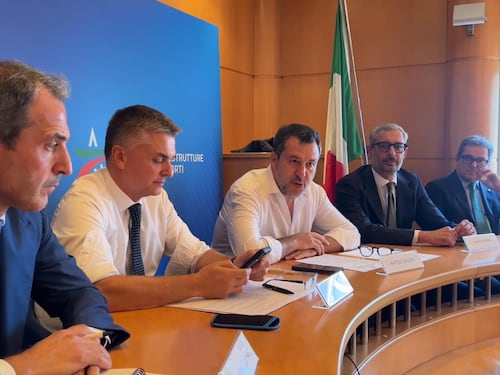 Salvini sblocca i fondi: convinti i trasportatori