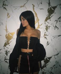 Jenner e Hadid, le sexy sorelle della moda 14
