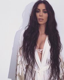 Anche Kim Kardashian senza slip in passerella 11