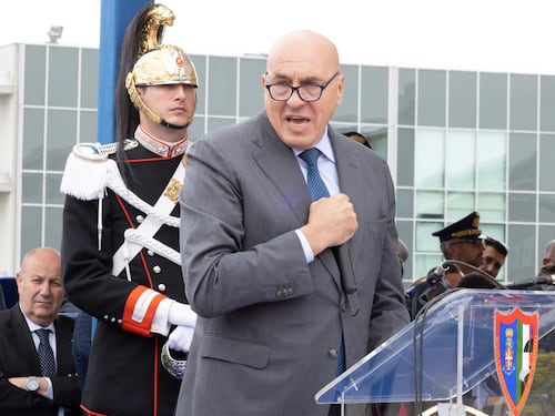 Il ministro Crosetto: "Dagli Alpini c'è solo da imparare"
