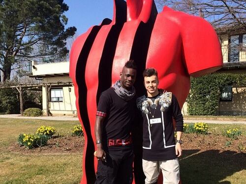 Balotelli si presenta a Milanello