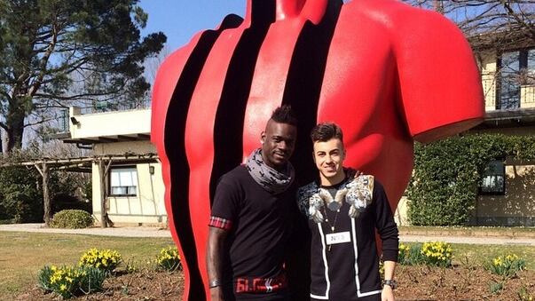 Balotelli si presenta a Milanello