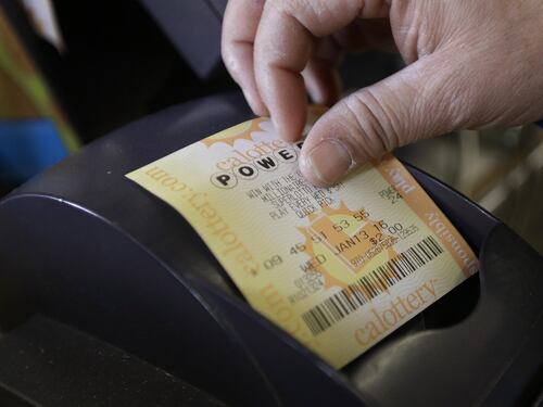 Usa, vincono 328 milioni alla lotteria. "Non lascio lavoro e vecchia vita"