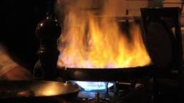 Il flambè al banchetto manda a fuoco la sposa: gravissima