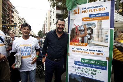 Milano, antagonisti attaccano Salvini 3