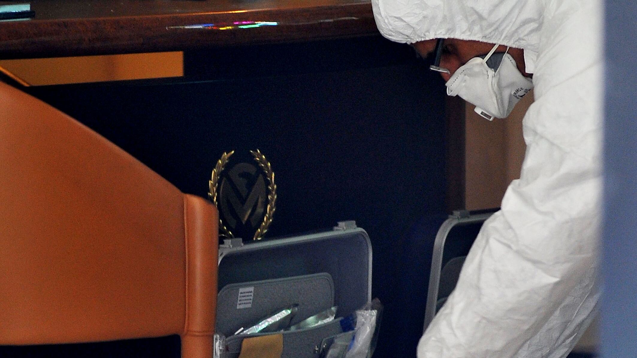 Mazze di ferro, molotov e feriti: rapina choc in centro a Milano