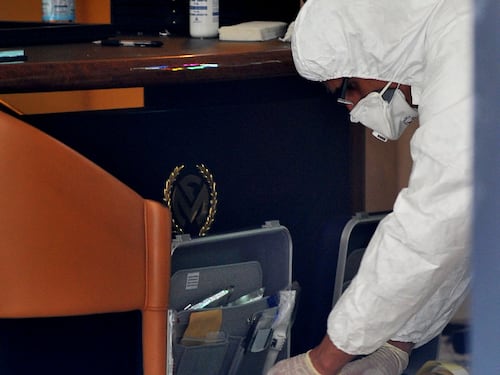 Mazze di ferro, molotov e feriti: rapina choc in centro a Milano