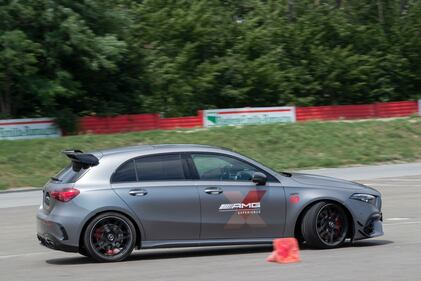 Velocità e adrenalina a bordo delle Mercedes-AMG 11
