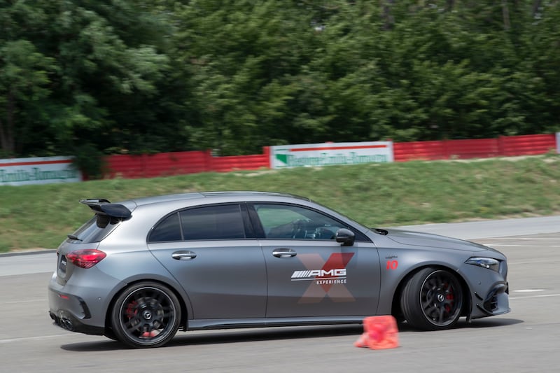 Velocità e adrenalina a bordo delle Mercedes-AMG 11