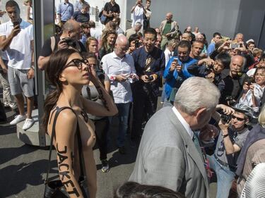 La performance delle bella Moirè lascia l'Art Basel a bocca aperta 1