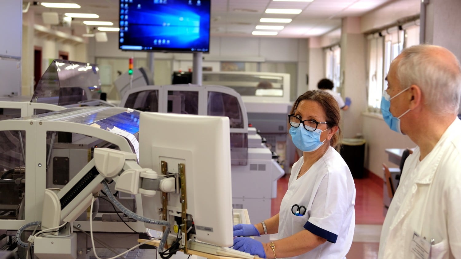 "Il Coronavirus muore solo a 90 gradi"