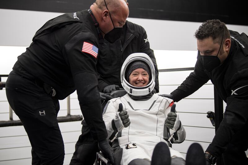 Il ritorno della capsula Crew Dragon 2 sulla terra 1
