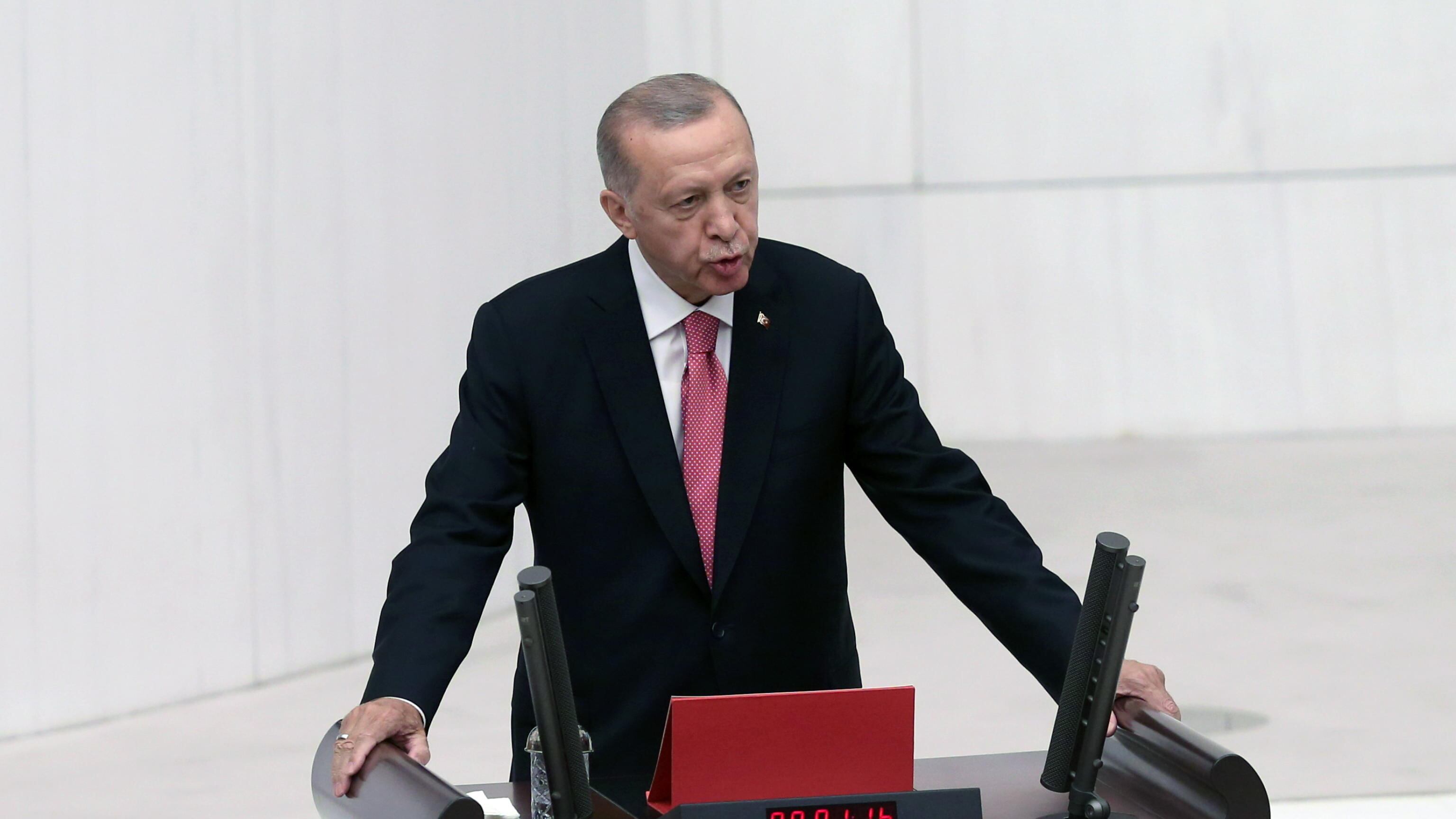 Erdogan e la prima donna alla banca di Turchia
