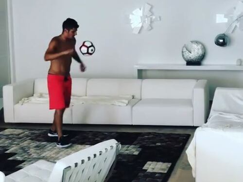 Ex Inter, Jovetic palleggio freestyle in casa: il web impazzisce