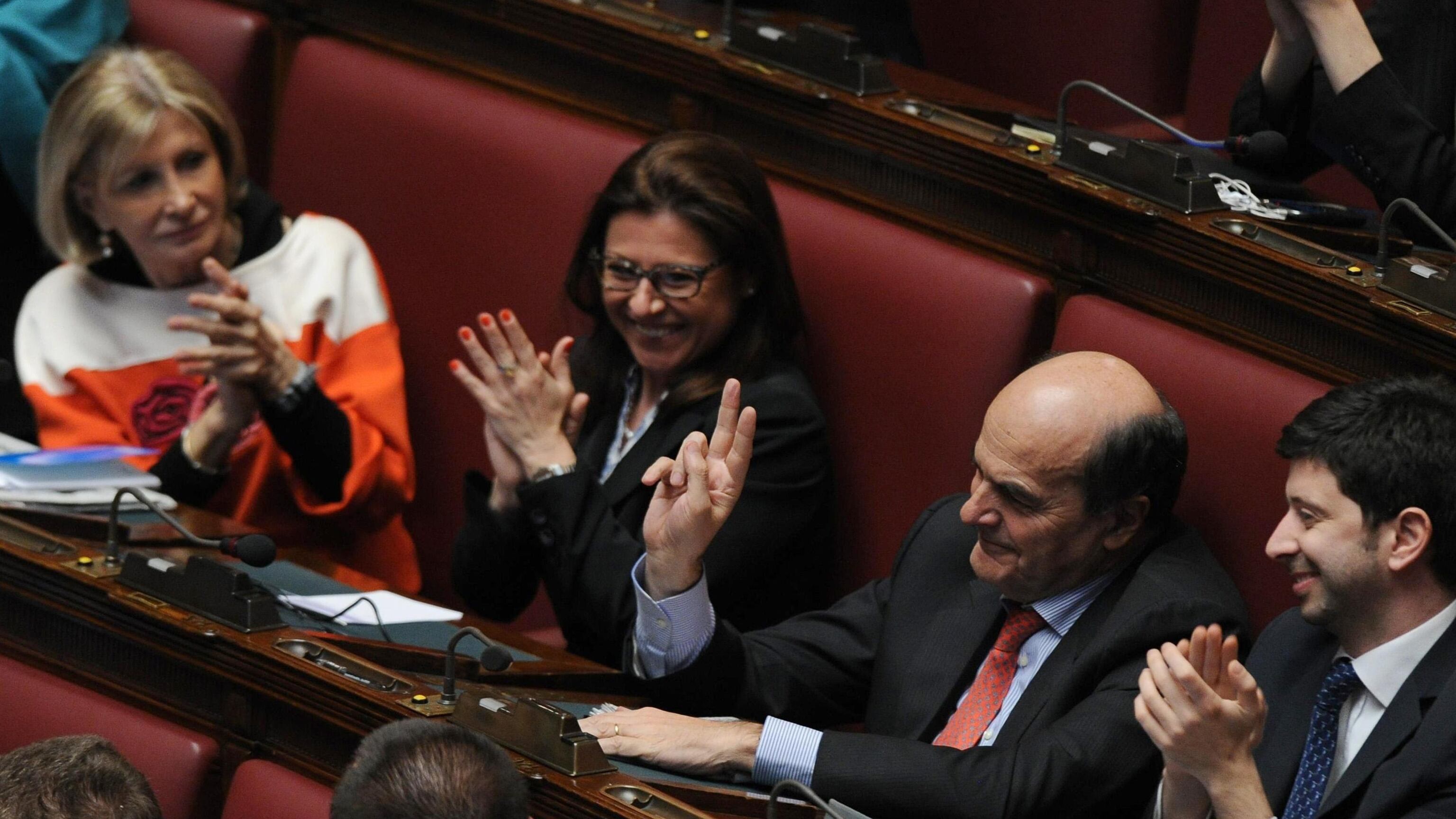 Nel Pd in "sede vacante" Barca incorona Renzi