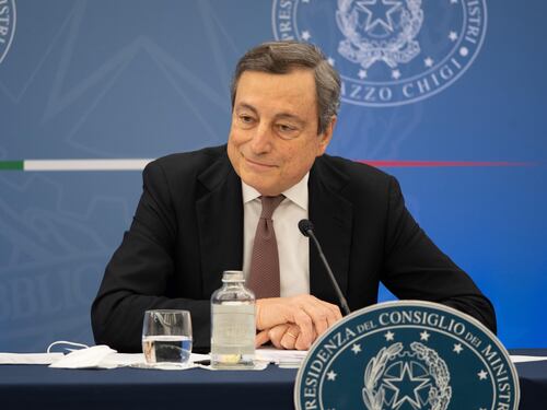 E Draghi spera ancora: l'aut aut di Berlusconi? Solo discorsi politici