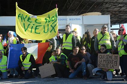 La marcia dei gilet jaunes verso la frontiera di Ventimiglia 1