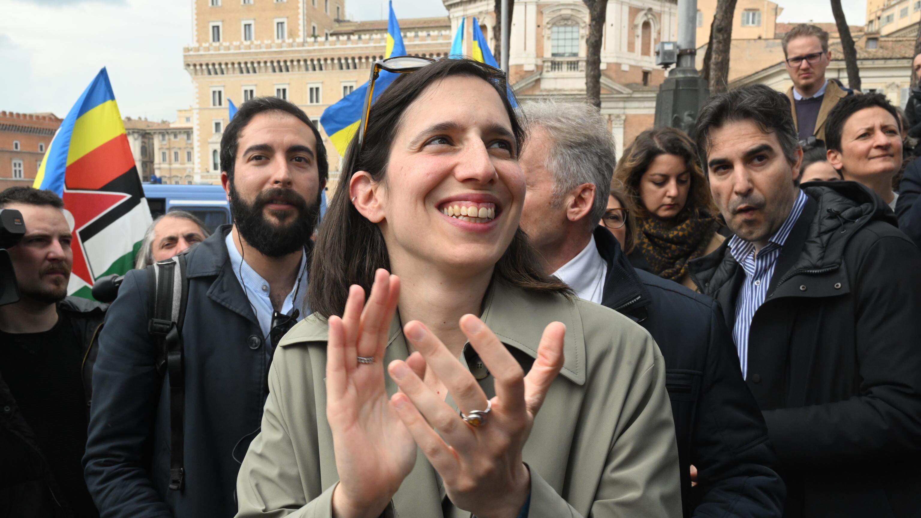 "Sbaglia sulla maternità surrogata”. I cattolici dem attaccano Schlein