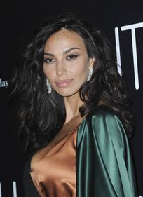 Madalina Ghenea, scollatura supersexy sul red carpet 68