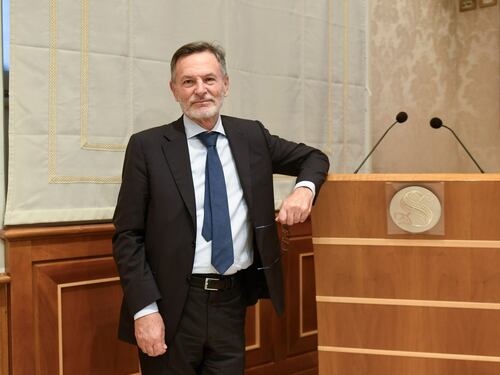 In Transatlantico fra soddisfazione e battute. Gli alleati: "Il premierato? Lo famo strano"