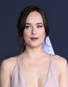 Dakota Johnson senza reggiseno per "50 Sfumature di Nero" 19