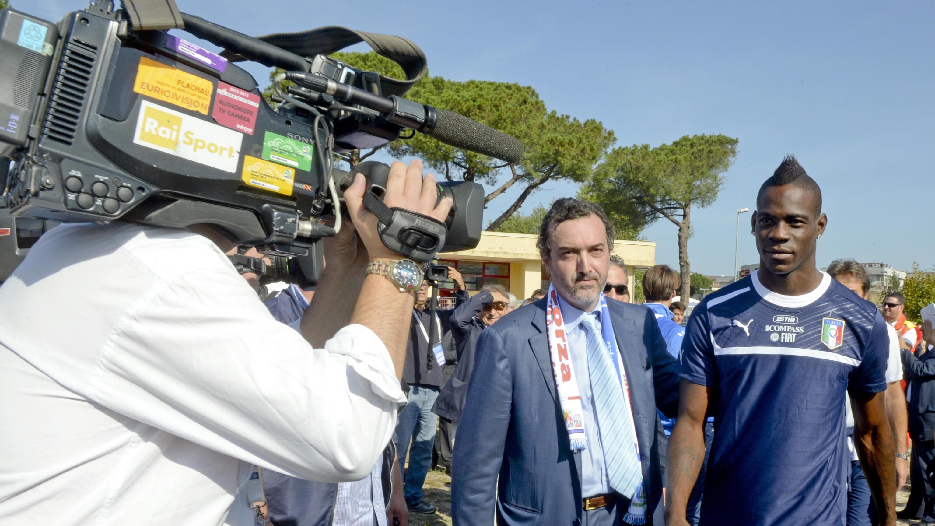 Ancora polemiche su Balotelli. Senatrice del Pd: "È un imbecille"