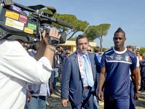Ancora polemiche su Balotelli. Senatrice del Pd: "È un imbecille"