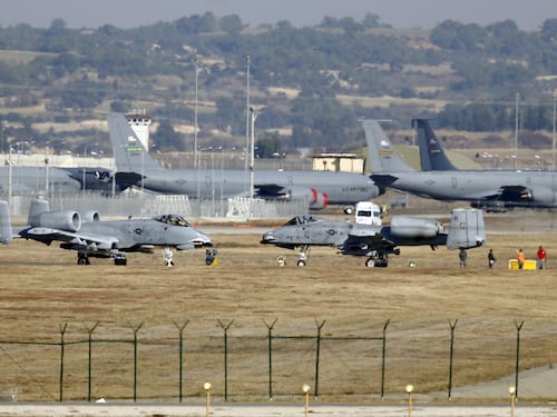 Turchia nega a deputati tedeschi accesso a base Incirlik, Merkel: "Via i nostri soldati"