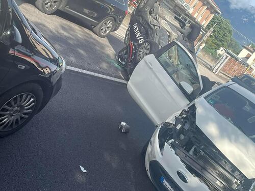 Ruba tre auto, nella fuga travolge e uccide un ciclista