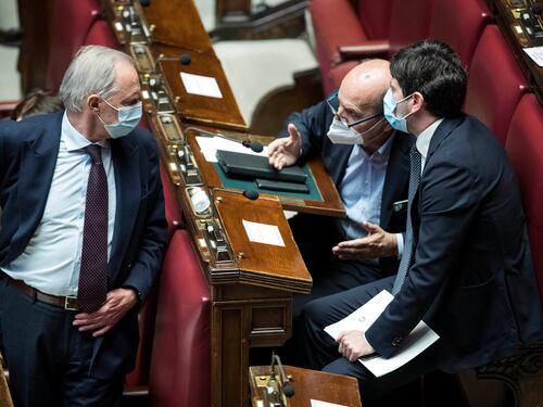 Appalti, scontro al governo. La sinistra minaccia scioperi