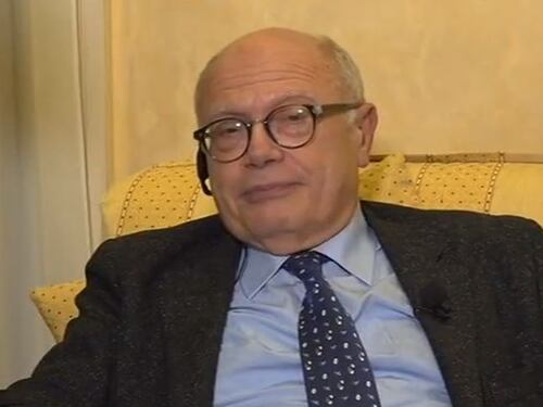 "Niente vaccino? Cambi mestiere": Galli bacchetta i medici no-vax