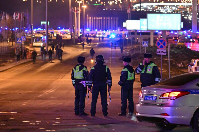Attentato a Mosca nella sala concerti prima di un evento: centinaia di morti 6