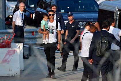 Cristiano Ronaldo arriva all'aeroporto di Caselle 5