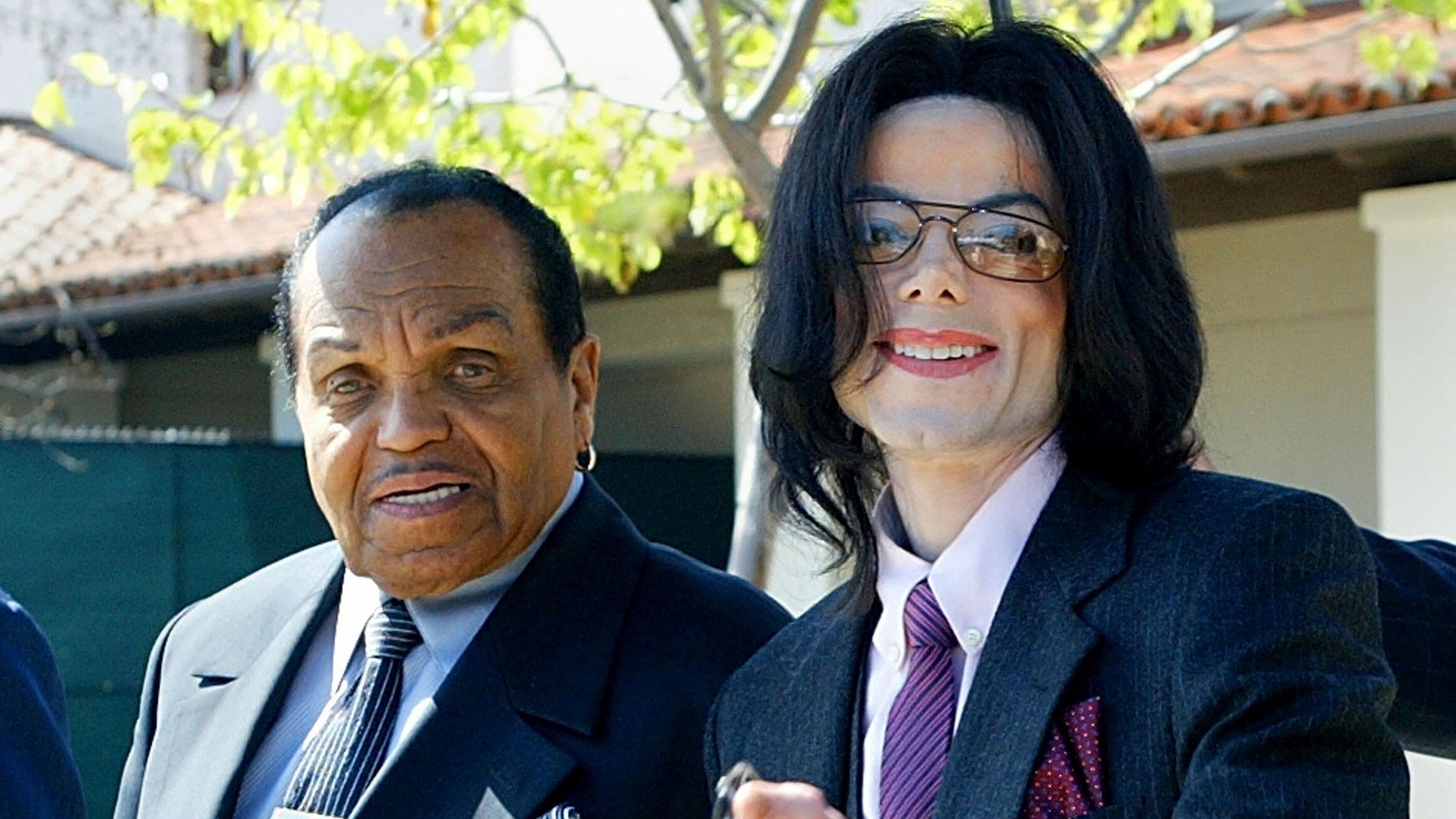 Conrad Murray: "Michael Jackson castrato dal padre"