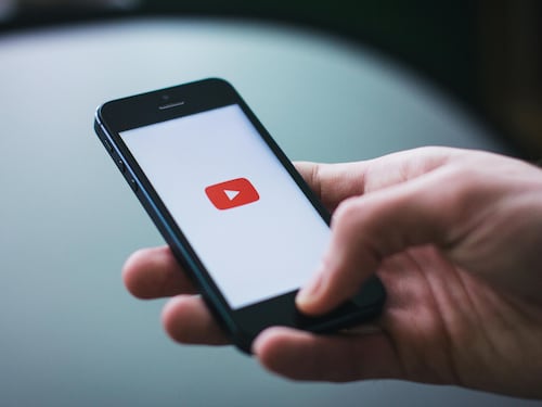 YouTube compie 20 anni