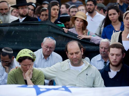 Netanyahu ai funerali dei ragazzi rapiti: "Israele piange con voi"