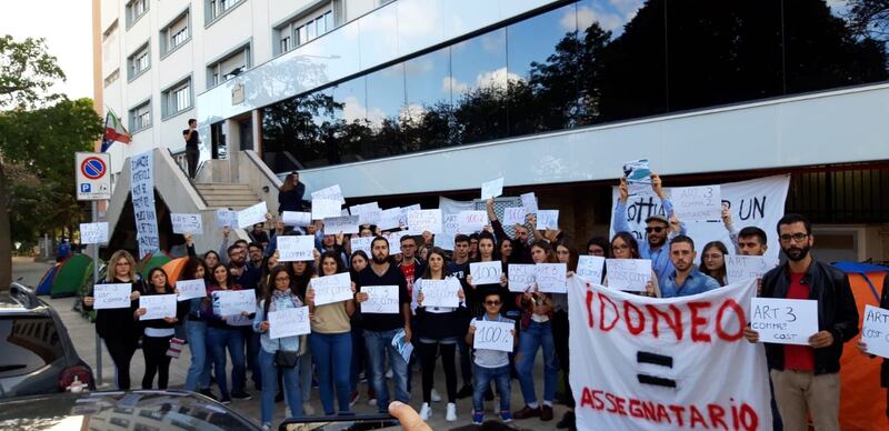 Idonei, ma senza un posto-letto: gli studenti montano le tende all'università 3