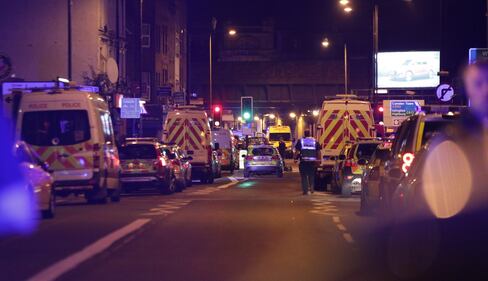 Londra, fuori dalla moschea dopo l'attacco 12