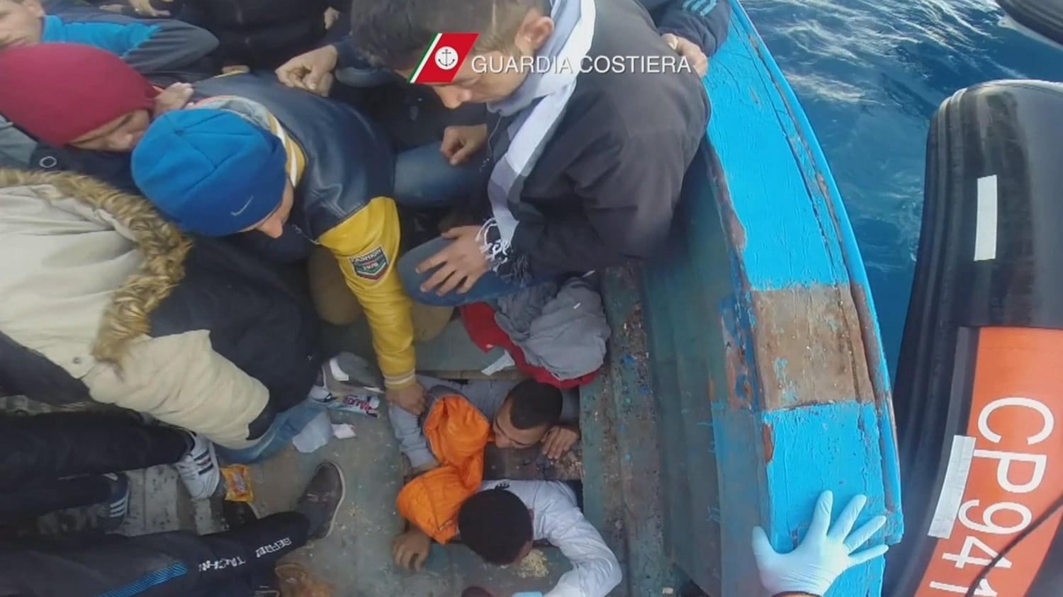 "Sconti per gruppi di migranti". Così gli scafisti ci colonizzano
